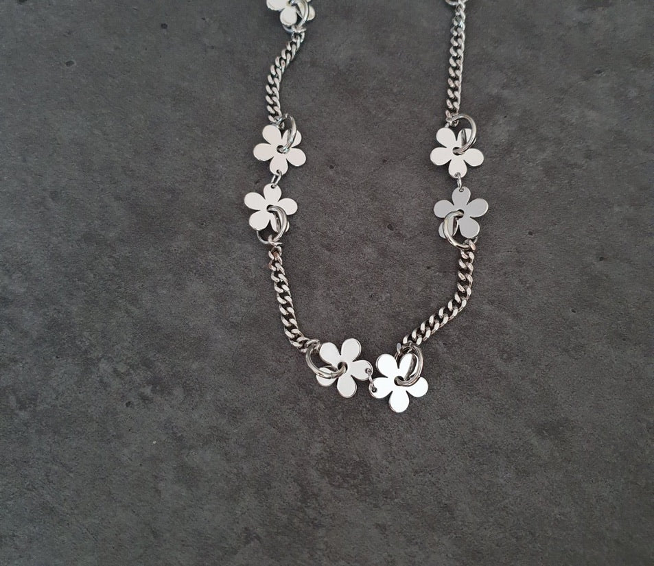 FLOWER NECKLACE