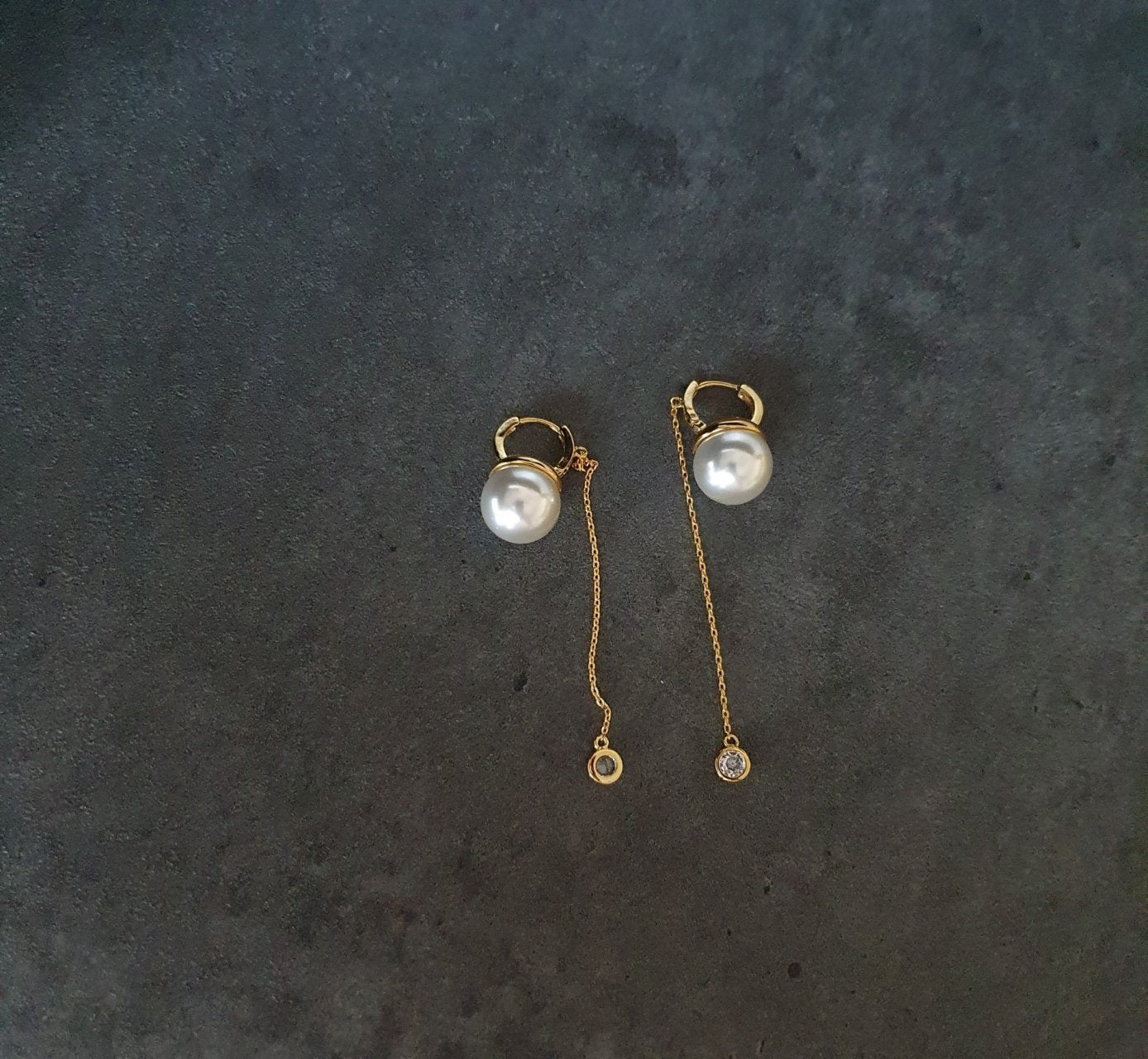 BOLD PERL EARRING